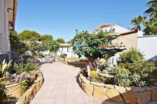 VILLA EN CAMPOSOL CON AMPLIO JARDÍN - MURCIA