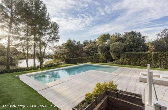 MATADEPERA - ¡¡CASA A 4 VIENTOS DOTADA DE PISCINA PROPIA CON VISTAS IDÍLICAS A UN LAGO!! - BARCEL