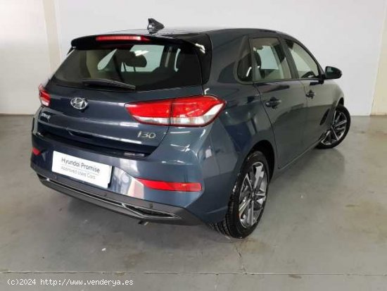 Hyundai i30 ( 1.5 DPI Klass SLX 110 )  - Granada