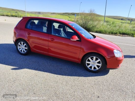 Volkswagen Golf 1.6 FSI de 2004 con 222.500 Km por 4.200 EUR. en Toledo