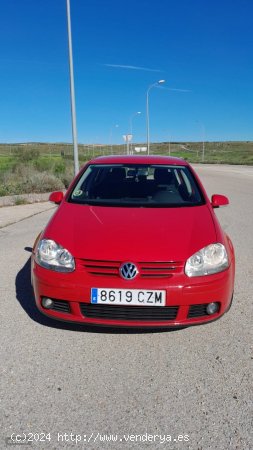 Volkswagen Golf 1.6 FSI de 2004 con 222.500 Km por 4.200 EUR. en Toledo