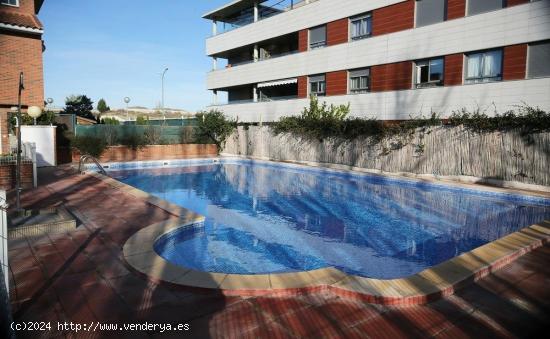 CUARTE DE HUERVA: Residencial Azaleas, adosado con bodega y buhardilla. Terrazas. Piscina y gimnasio