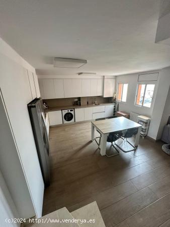 Bonito duplex en zona Estatut - BARCELONA