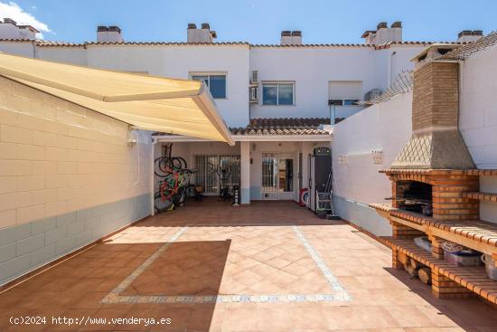 ADOSADO A LA VENTA CON GRAN TERRAZA EN MARINES NUEVO - VALENCIA