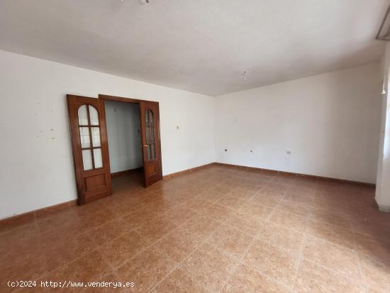 SE VENDE VIVIENDA  EN ZONA NICOLAS SALMERON DE ADJUDICACION BANCARIA - ALMERIA