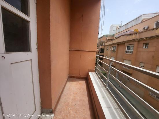 SE VENDE VIVIENDA  EN ZONA NICOLAS SALMERON DE ADJUDICACION BANCARIA - ALMERIA