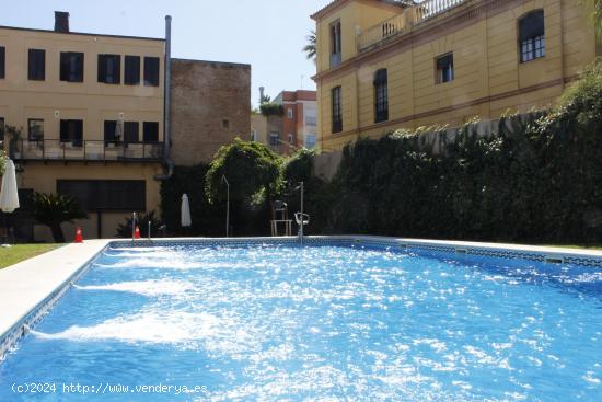 Piso Con Piscina y Plaza De Garaje - SEVILLA