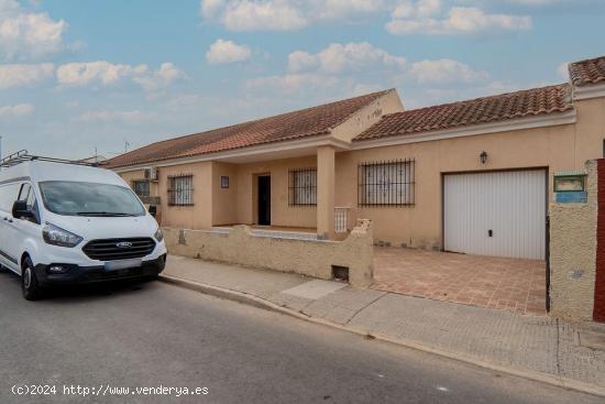 CHALET ADOSADO en Pozo Estrecho - MURCIA