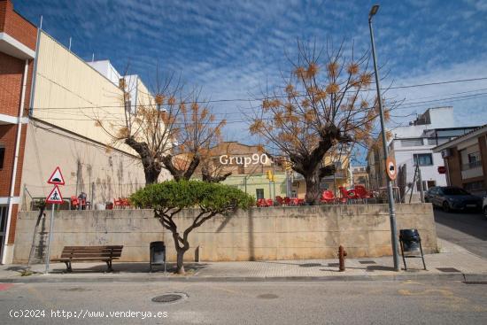 Excelente terreno urbano a tres calles - TARRAGONA