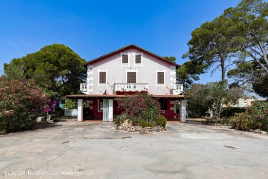 CASA CATALOGADA DEL AÑO 1900 CON TERRENO CON APROVECHAMIENTO URBANISTICO - BALEARES