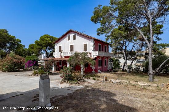 CASA CATALOGADA DEL AÑO 1900 CON TERRENO CON APROVECHAMIENTO URBANISTICO - BALEARES