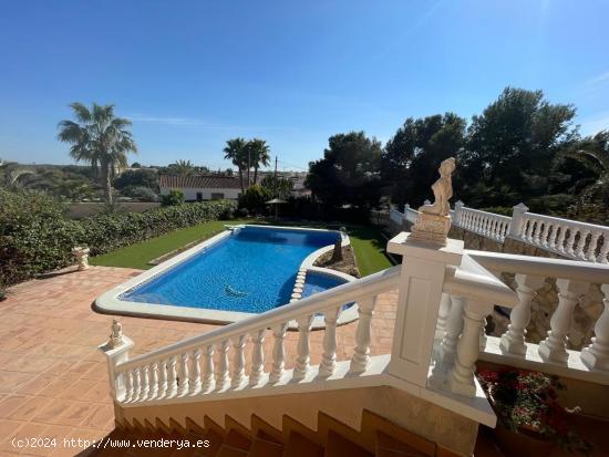 Magnífico chalet a 500 metros del campo de golf de la Finca - ALICANTE