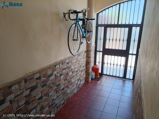  CHALET ADOSADO EN VENTA - SEVILLA 