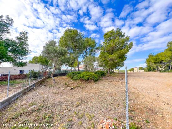  680m2 de Solar en zona urbanizada, preciosa vista mar y al lado de naturaleza. Para tu Casa Soñada. 