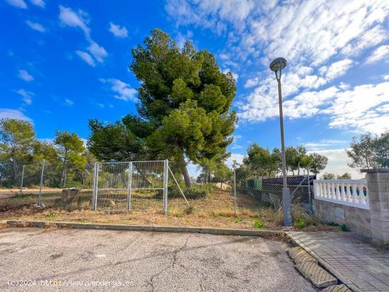 680m2 de Solar en zona urbanizada, preciosa vista mar y al lado de naturaleza. Para tu Casa Soñada.