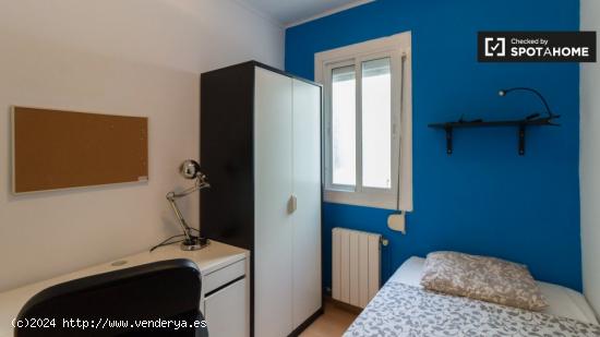 Se alquila habitación en apartamento de 3 dormitorios en Barcelona - BARCELONA