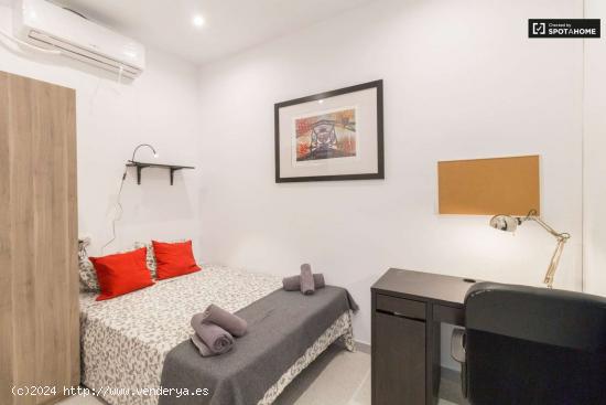 Alquiler de habitaciones en apartamento de 7 dormitorios en Barcelona - BARCELONA