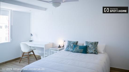 Se alquila habitación en piso de 3 dormitorios en valencia. - VALENCIA