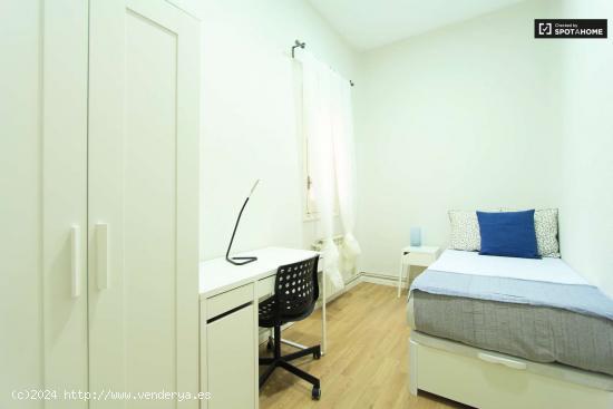 Habitación acogedora con llave independiente en apartamento de 6 dormitorios, Salamanca - MADRID