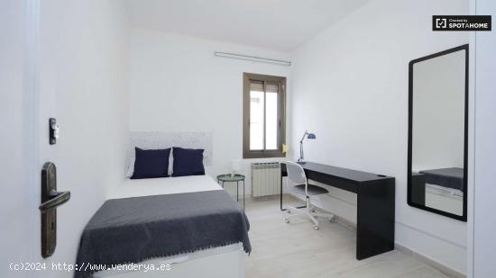 Habitación moderna en apartamento de 7 dormitorios, Horta-Guinardó - BARCELONA