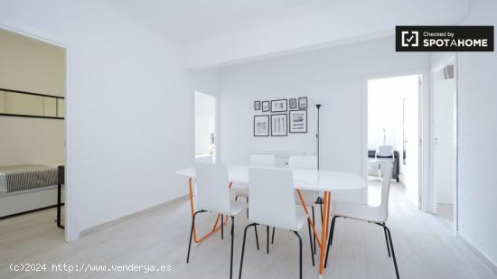 Habitación moderna en apartamento de 7 dormitorios, Horta-Guinardó - BARCELONA