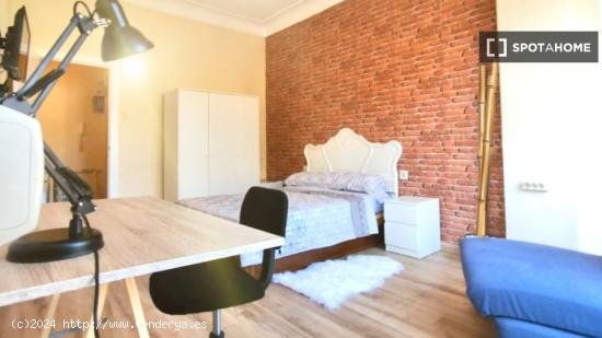 Se alquilan habitaciones en apartamento de 4 dormitorios en Alipark - ALICANTE