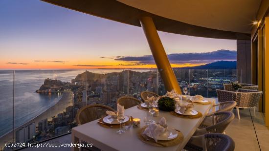  ÁTICOS DE LUJO EN BENIDORM CON INOLVIDABLES VISTAS AL MAR Y A LA MONTAÑA - ALICANTE 