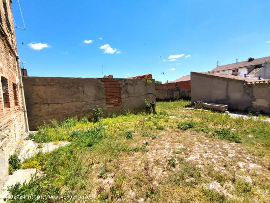 PRECIOSA CASA DE PUEBLO, CON GRAN PATIO, EN ADANERO (ÁVILA) - AVILA