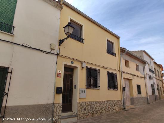 CASA SEMIREFORMADA EN EL CASCO HISTORICO DE ALMANSA - ALBACETE