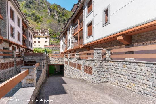 Piso bajo con terraza en venta en Pola de Somiedo - ASTURIAS