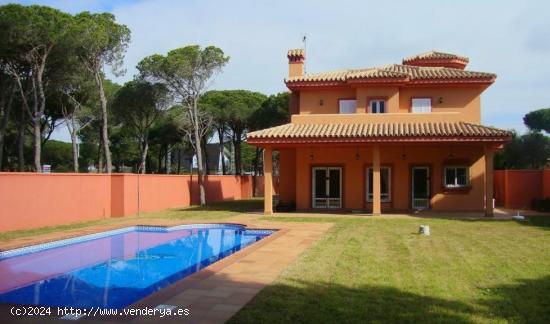 MARAVILLOSO CHALET URBANO A 600M DE LA PLAYA DE LA BARROSA!! - CADIZ