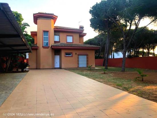 MARAVILLOSO CHALET URBANO A 600M DE LA PLAYA DE LA BARROSA!! - CADIZ