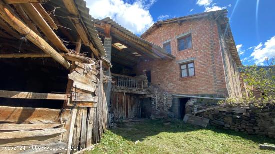  Gran Casa con terreno para rehabilitar en pueblo tranquilo del pirineo - HUESCA 