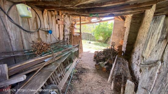 Gran Casa con terreno para rehabilitar en pueblo tranquilo del pirineo - HUESCA