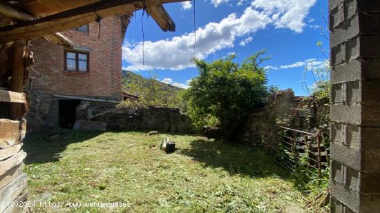 Gran Casa con terreno para rehabilitar en pueblo tranquilo del pirineo - HUESCA