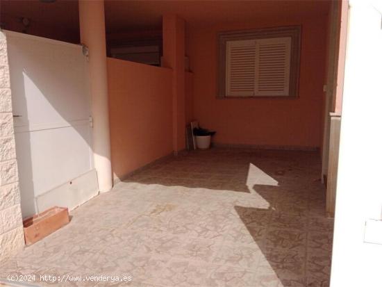 SE VENDE UN CHALET ADOSADO EN BENIDORM - ALICANTE