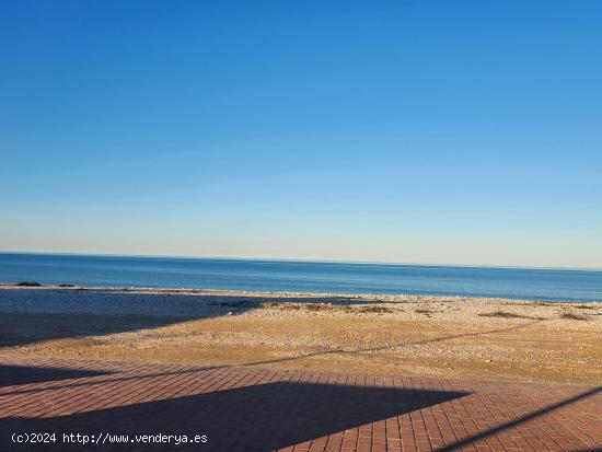 Tres parcelas urbanas con Gran Casa de playa de La Almandraba,en Les Marines - ALICANTE