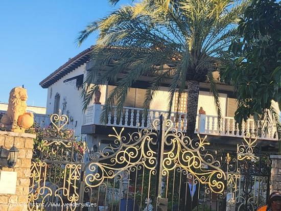 Tres parcelas urbanas con Gran Casa de playa de La Almandraba,en Les Marines - ALICANTE