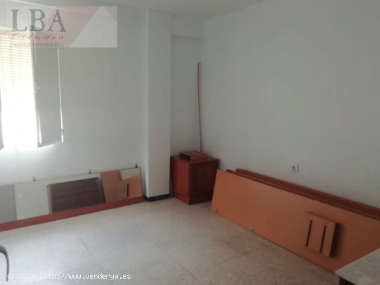 Piso de tres habitaciones. - Linares