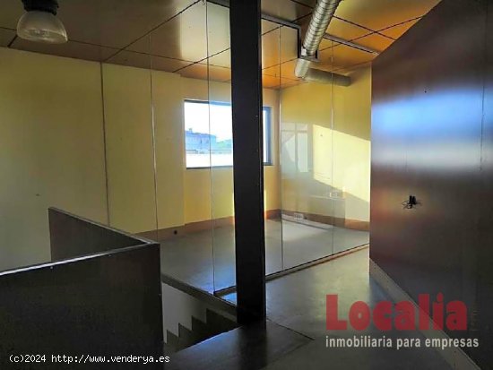 Local comercial en Centro Empresarial, Santander.