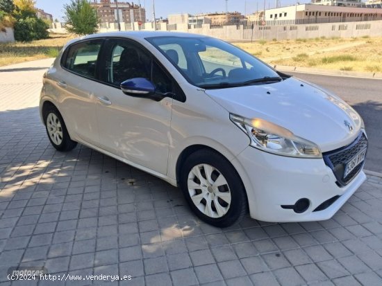 Peugeot 208 1.0i 68cv like de 2014 con 100.000 Km por 6.475 EUR. en Madrid