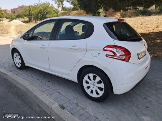 Peugeot 208 1.0i 68cv like de 2014 con 100.000 Km por 6.475 EUR. en Madrid