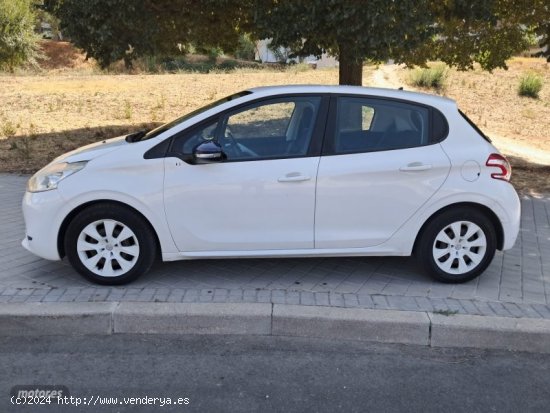 Peugeot 208 1.0i 68cv like de 2014 con 100.000 Km por 6.475 EUR. en Madrid