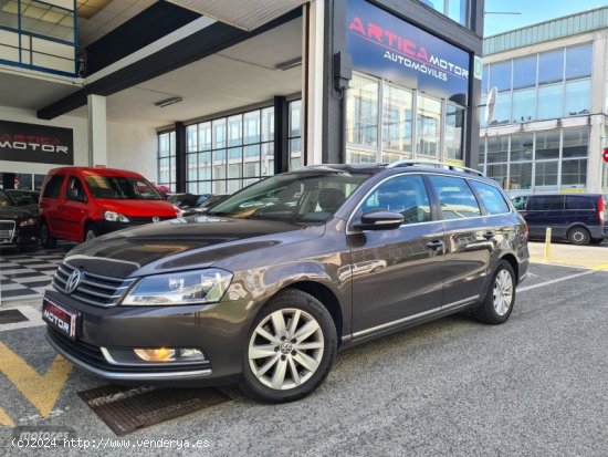 Volkswagen Passat 1.6 TDI BLUEMOTION 105CV VARIANT de 2014 con 184.000 Km por 11.950 EUR. en Navarra