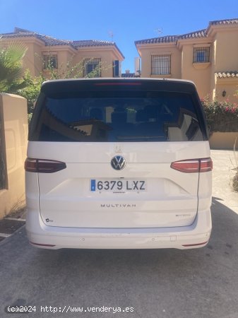  Volkswagen Multivan T7 de 2022 con 65.000 Km por 49.500 EUR. en Sevilla 