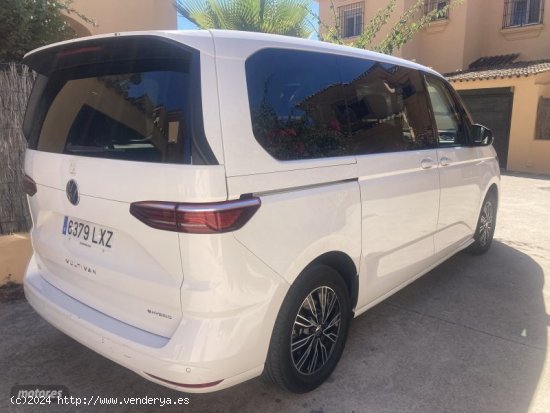 Volkswagen Multivan T7 de 2022 con 65.000 Km por 49.500 EUR. en Sevilla