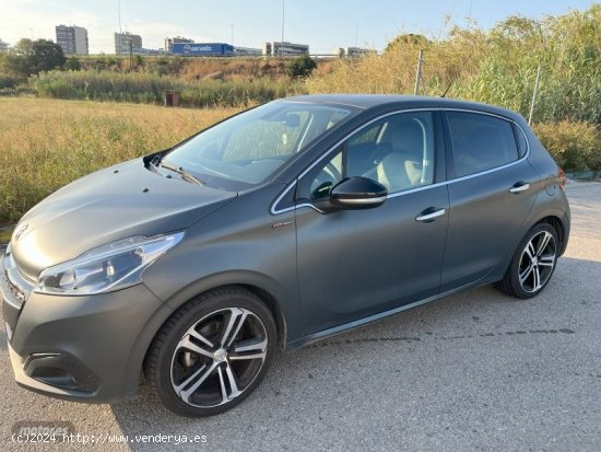  Peugeot 208 GT Line de 2017 con 95.000 Km por 14.800 EUR. en Barcelona 