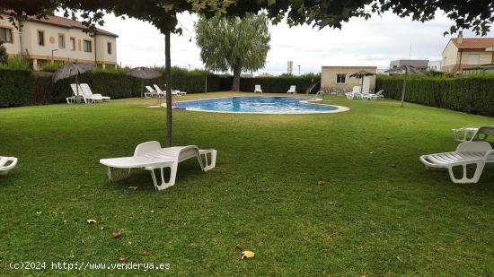 VENTA ADOSADO EN MORALES DEL VINO. 3 DORMITORIOS, GARAJE, TERRAZA, Y PISCINA - ZAMORA