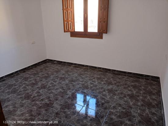 CASA DE 2 PLANTAS CON TERRAZA EN VENTA EN ADRA - ALMERIA