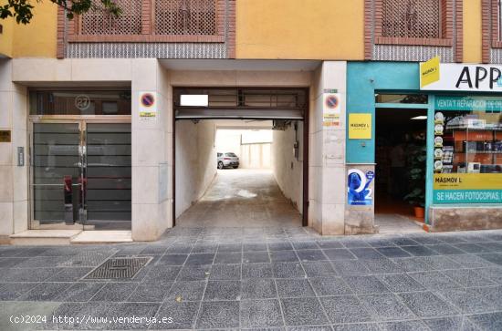 Plaza de garaje en avda Pablo iglesias - ALMERIA